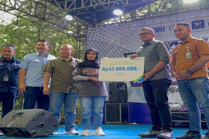 BRI-BPJS Ketenagakerjaan Jateng&DIY serahkan santunan kematian agen BRILink