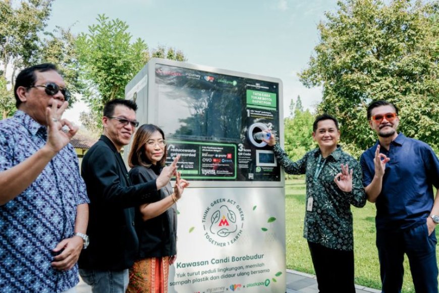 Pengelola destinasi  Candi Borobudur daur ulang sampah botol plastik