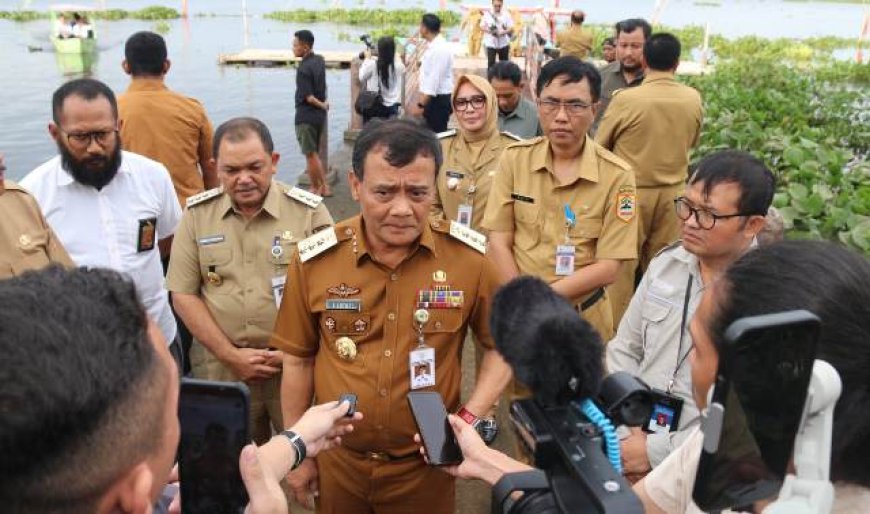 Pemprov Jateng Gandeng UNS Berdayakan Masyarakat Olah Enceng Gondok Jadi Bio Briket dan Paving Block